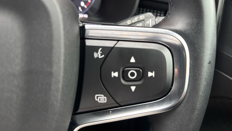 Volvo Xc40 1.5 T3 [163] R DESIGN 5dr Petrol Estate